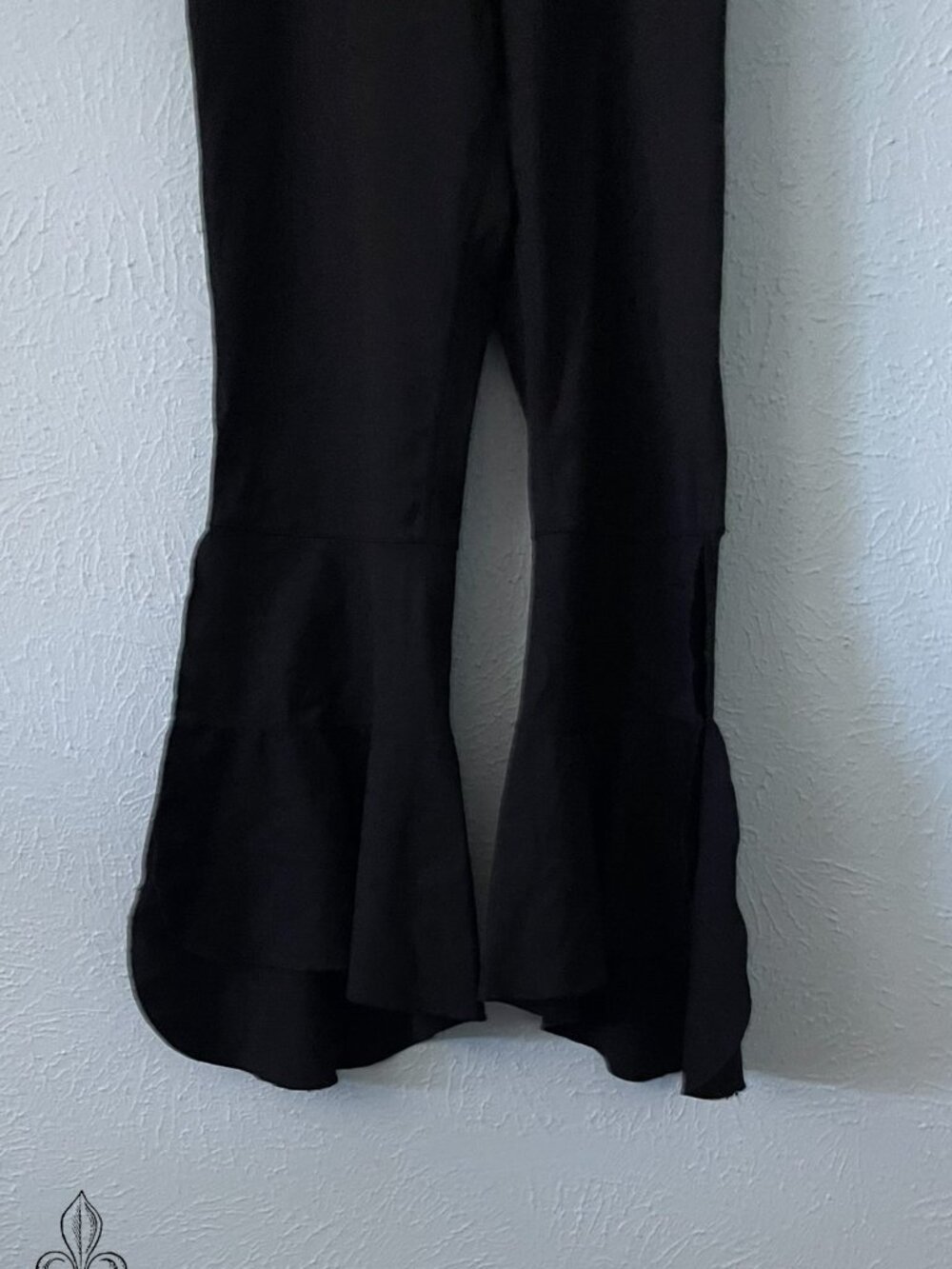 🖤NWOT Ruffle Leg Legging🖤 - Picture 2 of 7